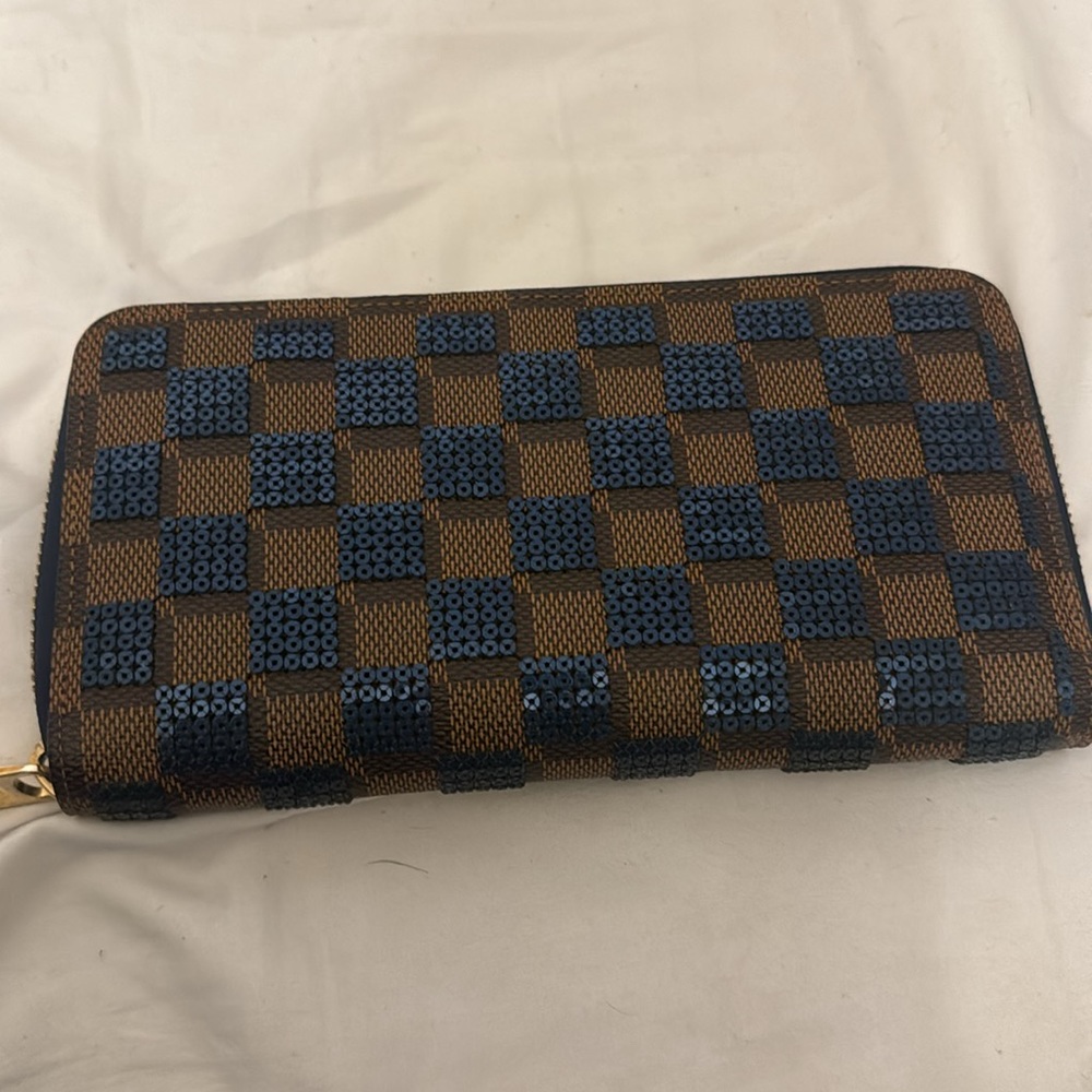 Louis Vuitton Limited Edition 3D effect sequin damier - Picture 9 of 11